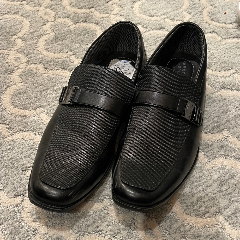 Perry Ellis Men's Black Slip-On Loafers